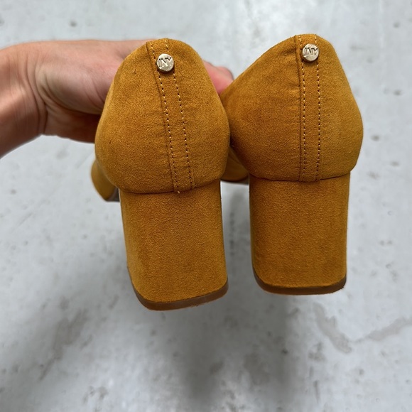 Mustard heels - Picture 4 of 5